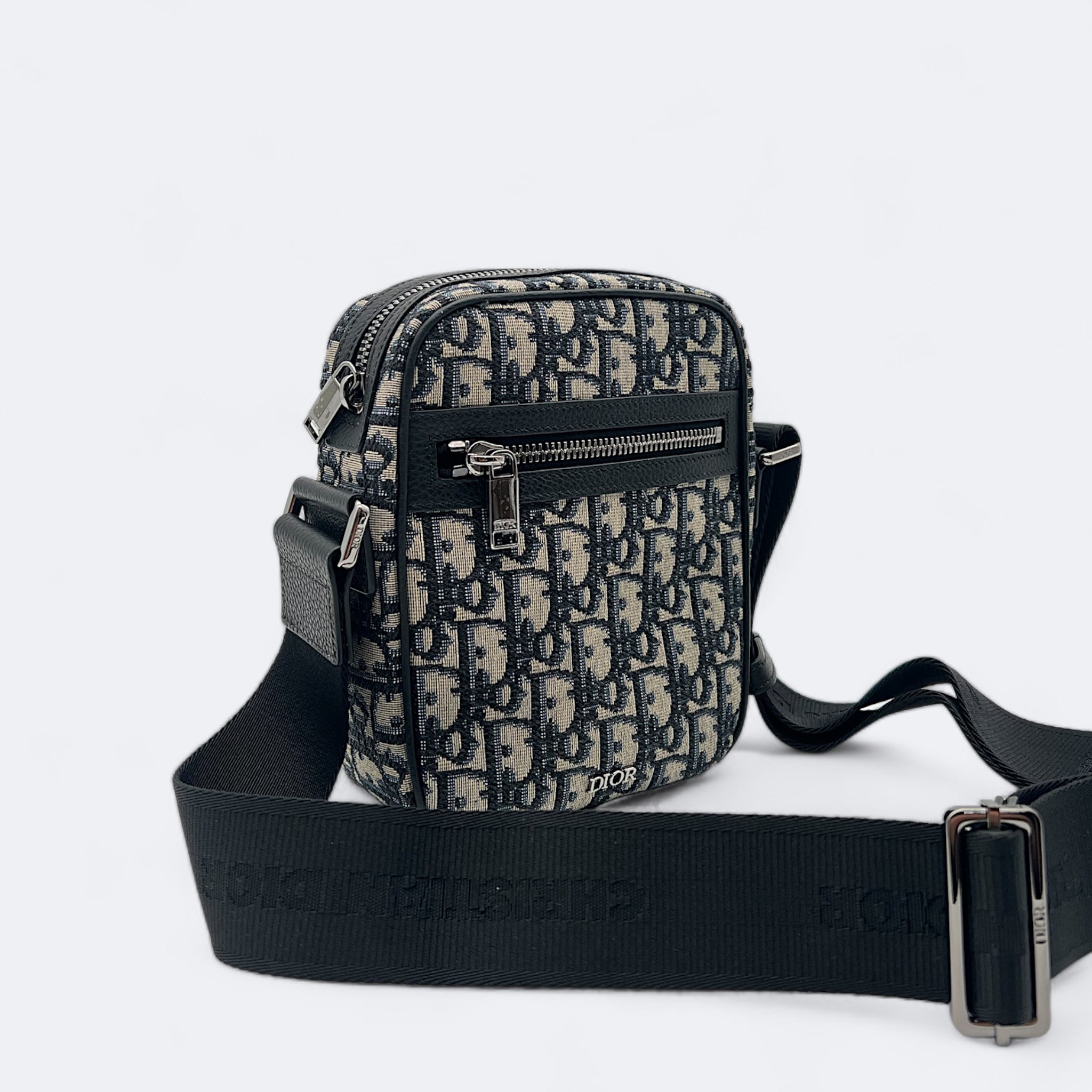 DIOR | #DIORESSENTIALS Clutch with shoulder strap