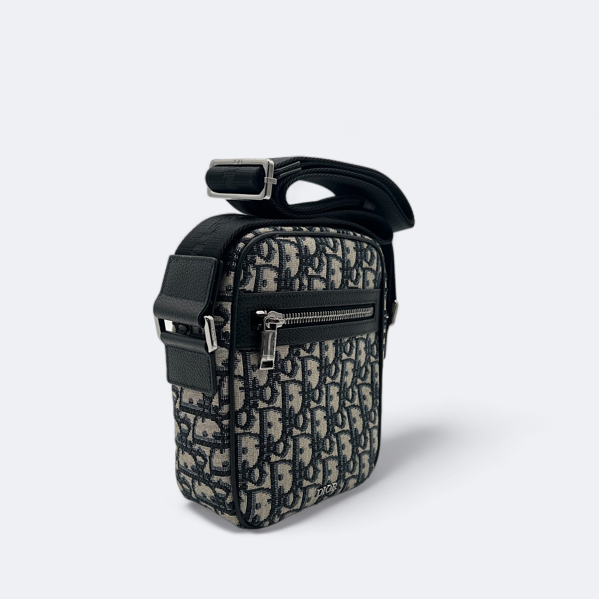 DIOR | #DIORESSENTIALS Clutch with shoulder strap